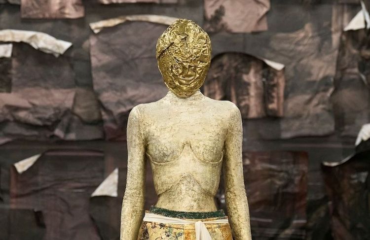 « Weird medieval » : pourquoi la mode s’empare-t-elle (étrangement) du Moyen Âge ?