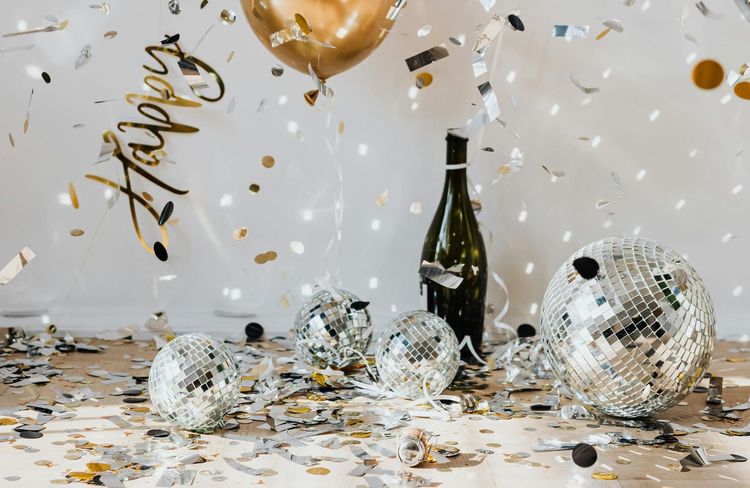Comment réutiliser son papier cadeau pour une déco de Nouvel An ?