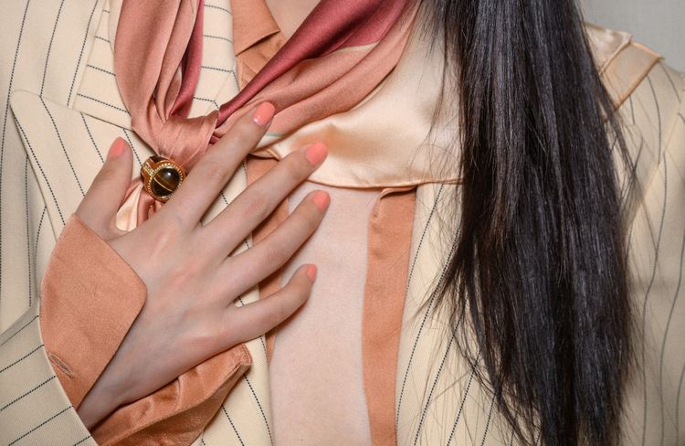 Cette façon d’appliquer votre vernis gel va vous changer la vie