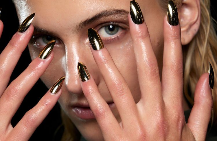 Vernis semi-permanents : cet ingrédient phare bientôt interdit dans toute l’Europe