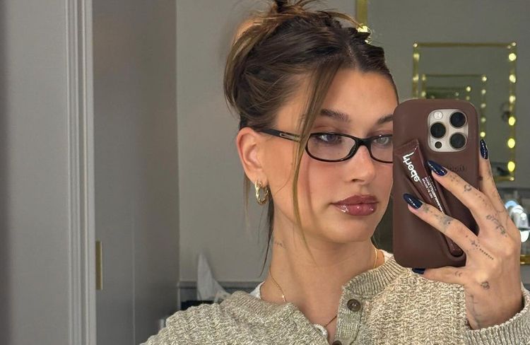 Hailey Bieber dévoile la plus jolie manucure de la saison