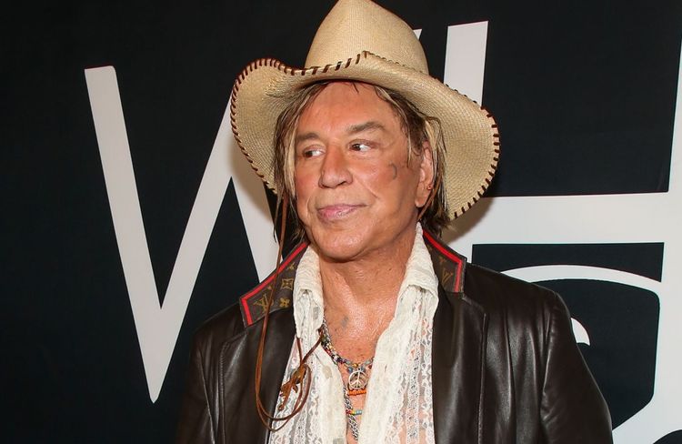 Soucis financiers, cagnotte en ligne… Qu’arrive-t-il à Mickey Rourke ?