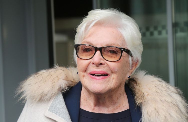 Line Renaud : après des semaines d'absence, elle donne des nouvelles de sa santé