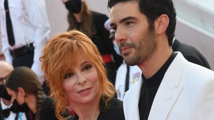 Mylène Farmer : elle se confie sur son éducation religieuse avec "des sœurs qui n'étaient pas toutes sympathiques"