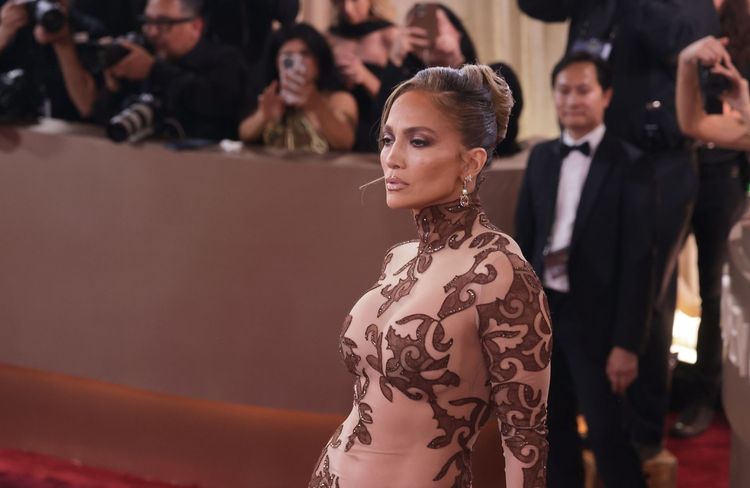 Jennifer Lopez évoque sa vie de célibataire depuis son divorce avec Ben Affleck : « Je me sens libre »