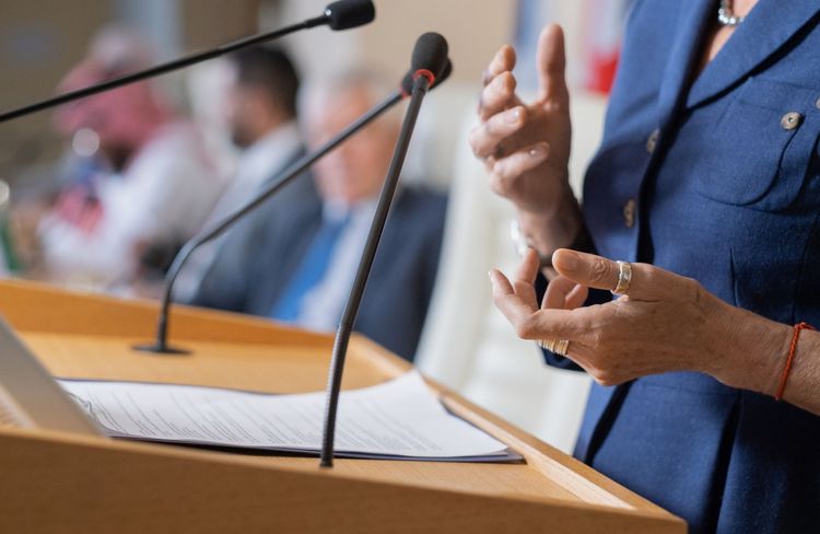 L'édito de ELLE : la parité en politique, a-t-on le droit d'y croire ?
