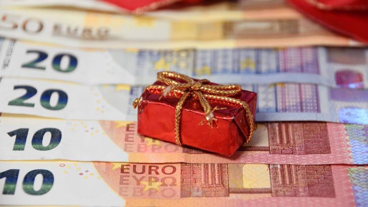 Prime de Noël 2025 : ces centaines d'euros que vous perdez avec sa non-revalorisation depuis 1998