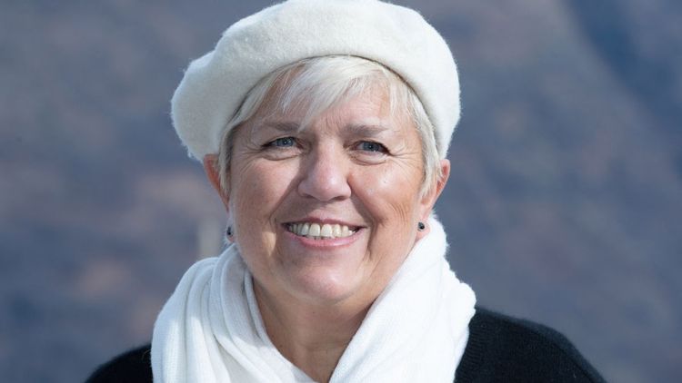 À Paris, un réalisateur de "Joséphine, ange gardien" en garde à vue après une mort suspecte, ce que révèle l’enquête