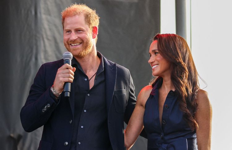 Meghan Markle fait une rare apparition en robe chemisier Carolina Herrera