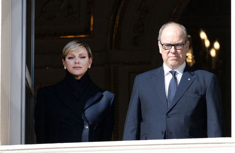 Albert de Monaco fête ses 66 ans : bain de foule en famille et gâteau XXL pour l’occasion