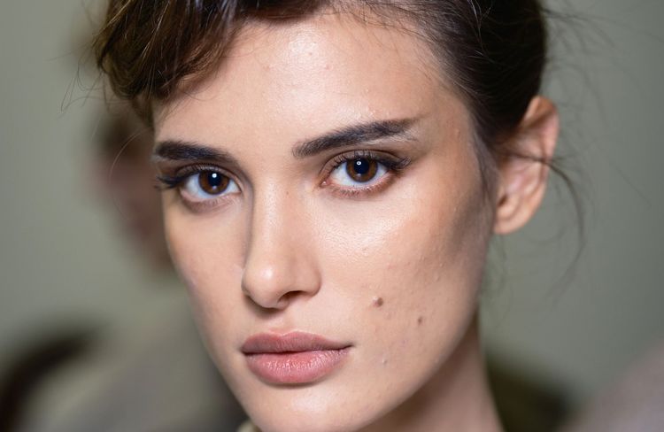 Oublié pendant des années, ce produit de beauté signe son retour grâce à la Gen Z