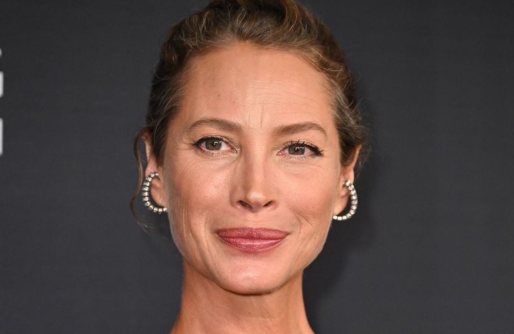 Christy Turlington adopte le carré le plus flatteur passé 50 ans