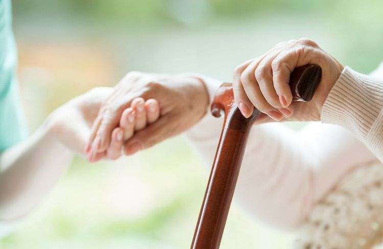 Que contient la loi pour le « bien-vieillir » définitivement adoptée par le Parlement ?