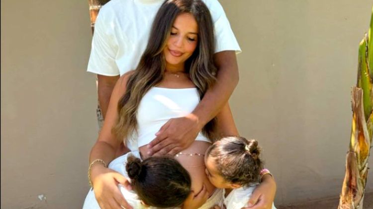 Poupette Kenza : elle annonce être enceinte et se prend de plein fouet les foudres des internautes !