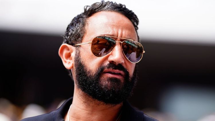 Arrêt définitif de C8, Cyril Hanouna privé d'antenne, son protégé le lâche : "C'est pas facile mais..."
