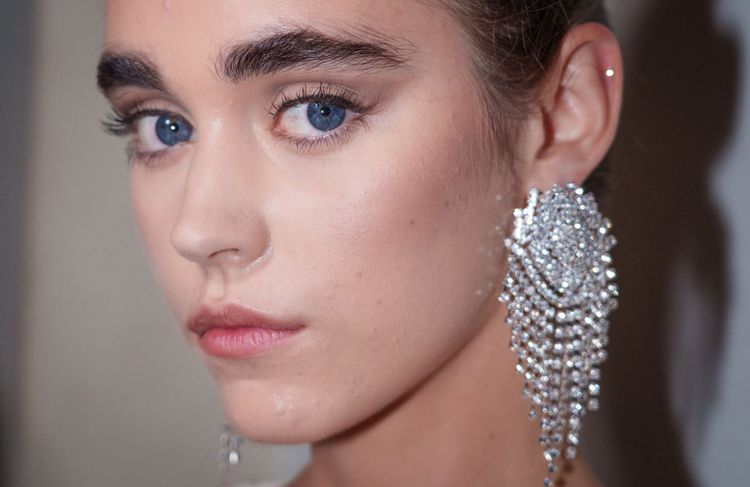 Cette astuce de make-up artist permet d'obtenir un véritable effet faux-cils seulement avec un mascara
