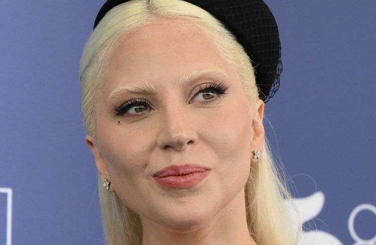 Les meilleurs conseils de l’esthéticienne de Lady Gaga pour prendre soin de sa peau après 40 ans
