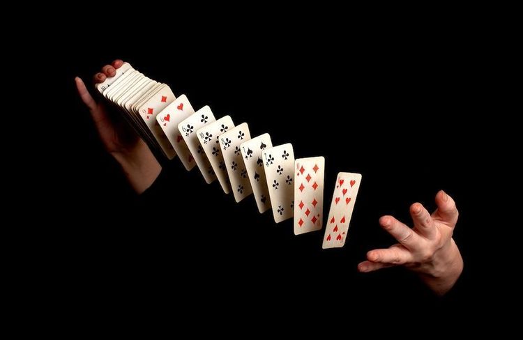 Égalité hommes-femmes : une magicienne exclue pour s’être fait passer pour un homme réhabilitée 30 ans plus tard