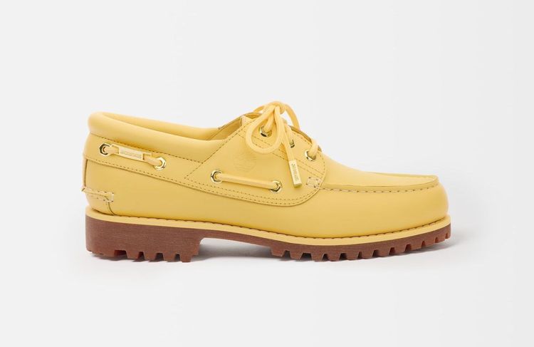 Des chaussures bateau jaune beurre : Jacquemus et Timberland signent la collab' la plus désirable du printemps