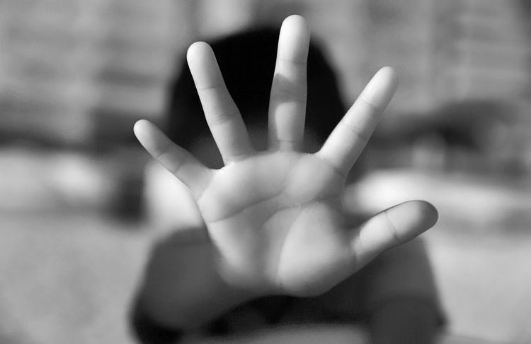 Inceste : des années de combat d'une mère contre le système judiciaire pour protéger sa fille