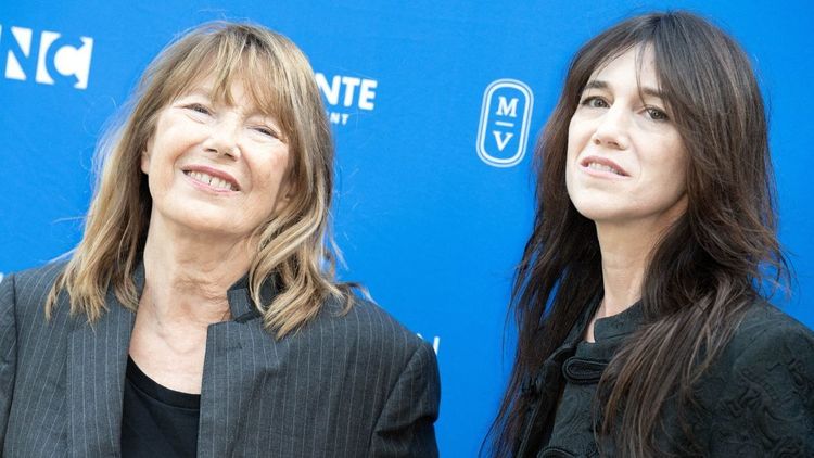 Charlotte Gainsbourg dévoile les conseils précieux de ses parents : "Je devais être méfiante"