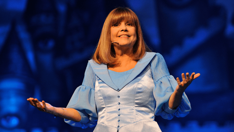 "Dans le lit, je me..." : l'anecdote crue de Chantal Goya (82 ans) laisse sans voix