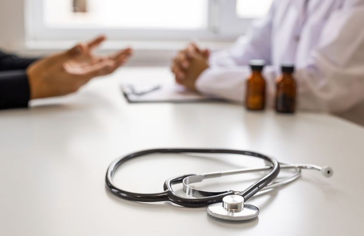Un médecin du travail mis en examen pour deux viols à 14 ans d’intervalle dans l’Oise