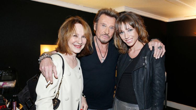 Dix jours après le décès de Nathalie Baye, Laura Smet partage un tendre cliché avec son père Johnny Hallyday