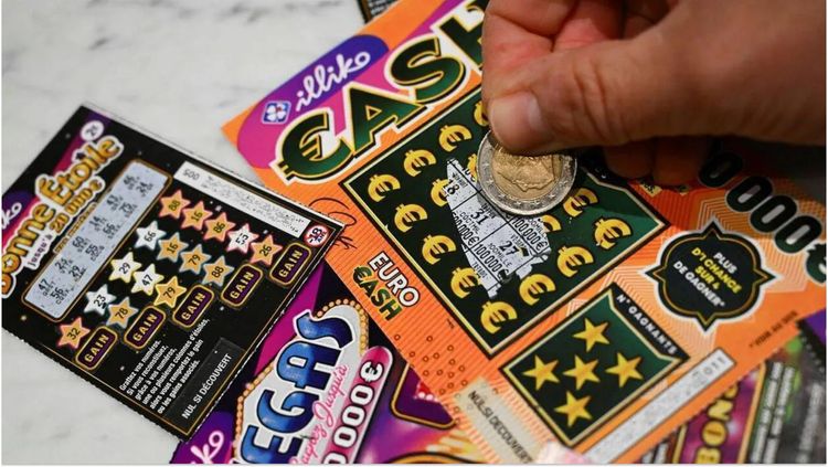 Après avoir payé un ticket gagnant à 500 000 euros à sa compagne, un homme réclame sa part
