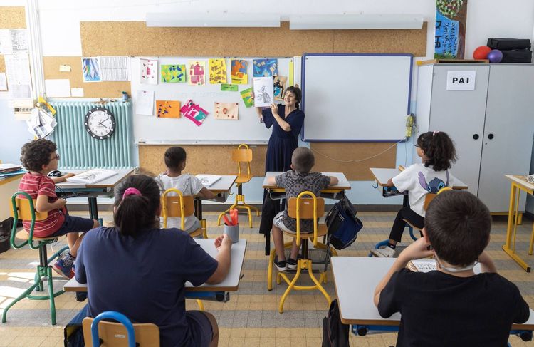 Journées scolaires plus courtes ? La proposition qui agite TikTok et interpelle le gouvernement