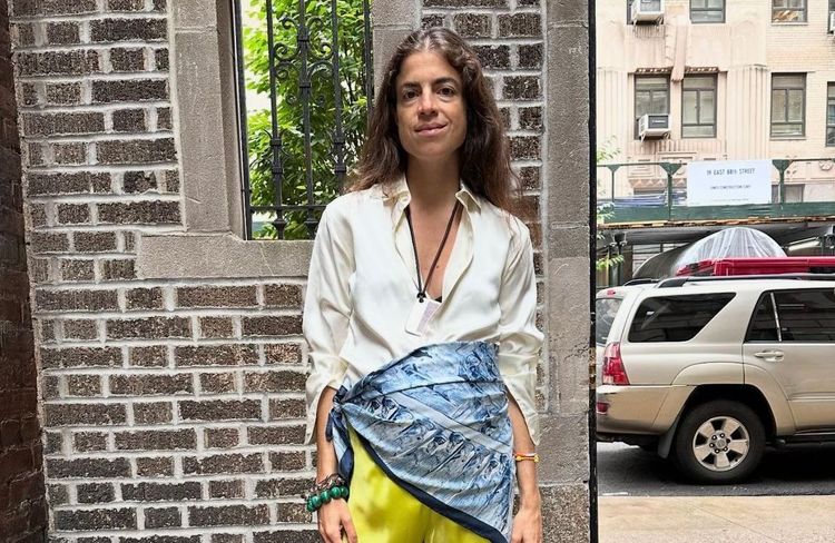 Eté 2024 : cette manière inattendue de porter le foulard séduit les fans de mode