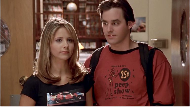 Nicholas Brendon : l’hommage bouleversant de Sarah Michelle Gellar, les fans très émus !