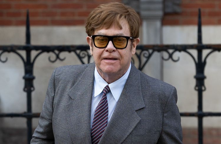 Elton John victime d’une « grave infection » : il donne de ses nouvelles