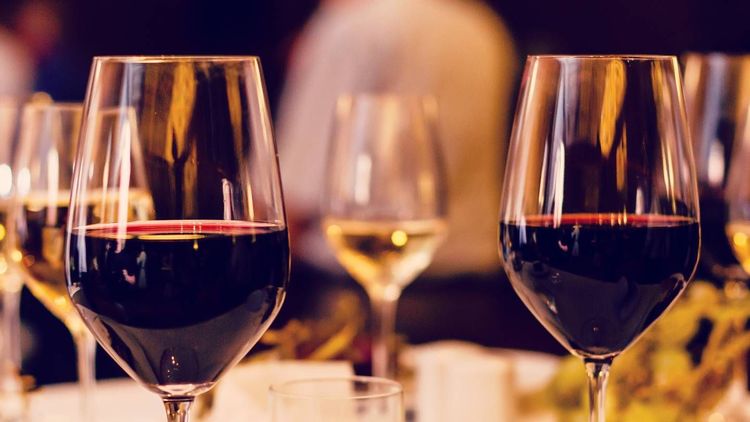 Défiscalisation : le vin, un placement pour réduire ses impôts ou gagner des bouteilles ?