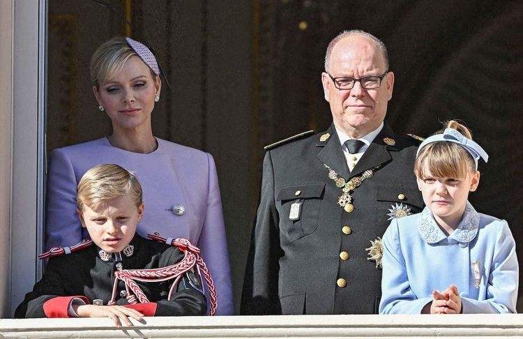Albert de Monaco, Charlène et Camille Gottlieb réunis pour distribuer des cadeaux aux Monégasques