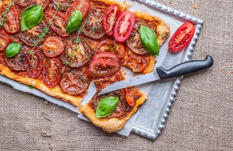 De Juan Arbelaez à Alain Passard: 4 recettes de chef pour des tartes à la tomate qui changent