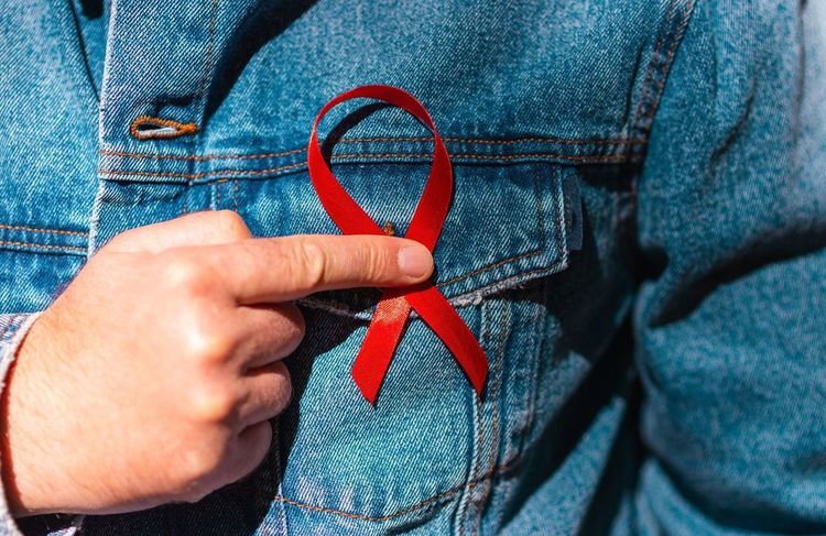 Sérophobie : près d’1 Français sur 7 est mal à l’aise à l’idée de côtoyer une personne séropositive