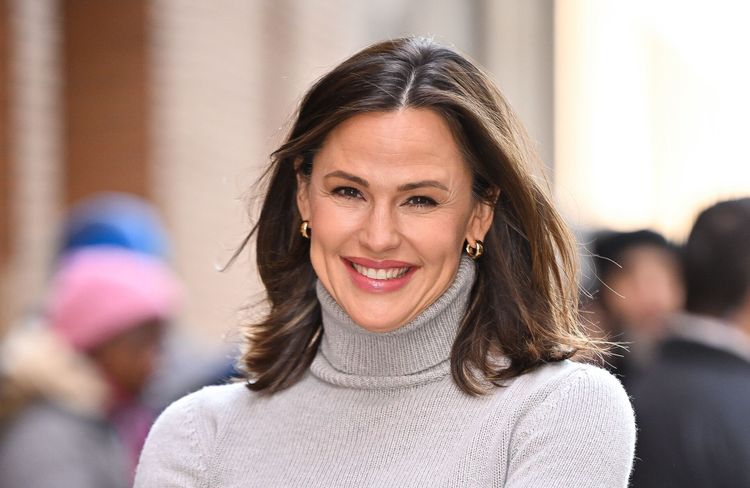 Jennifer Garner dévoile la transformation capillaire de l’été