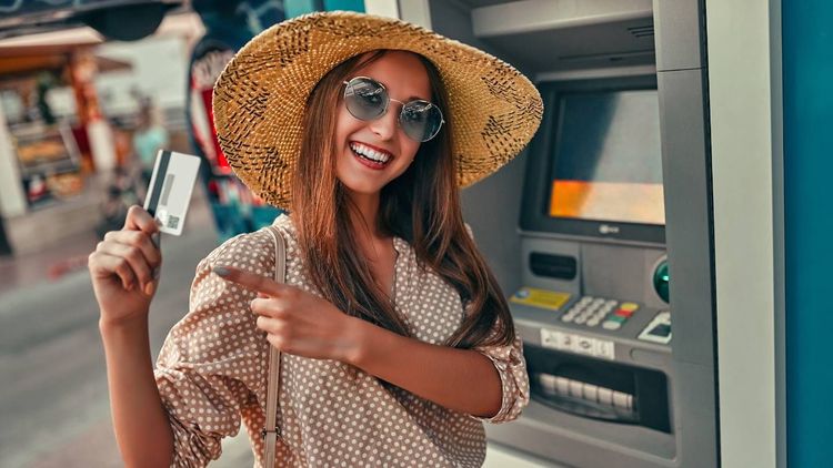 Crédit Agricole Atlantique Vendée : combien ça coûte d'utiliser sa carte bancaire à l'étranger ?