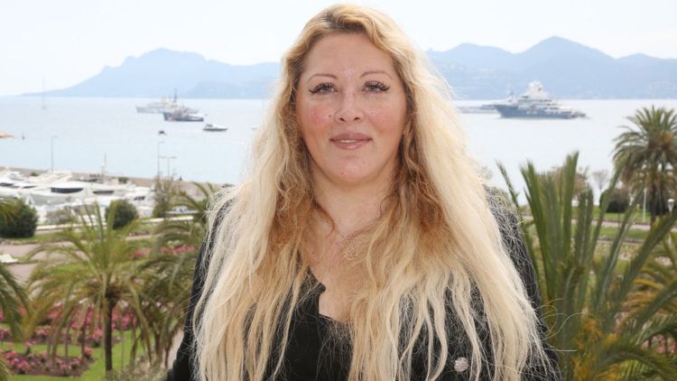 Loana pousse un violent coup de gueule contre Marie Colomb : « Je ne suis pas morte ! »
