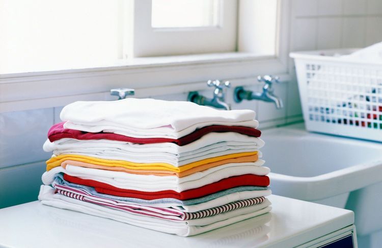Faut-il vraiment laver ses vêtements neufs avant de les porter ?