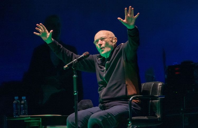 Phil Collins, le père de Lily Collins, donne de rares nouvelles de sa santé et de sa perte de mobilité