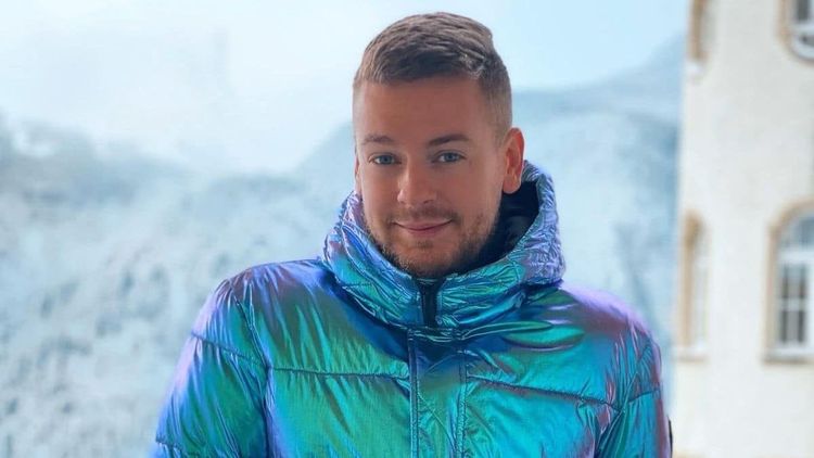 Jeremstar attaqué par un internaute, il se défend cash