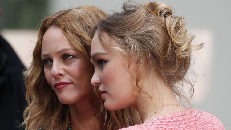 Lily-Rose Depp se confie sur sa relation avec sa mère Vanessa Paradis : "J'ai pu être un peu compliquée"