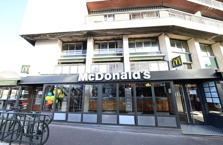 Paris : un sexagénaire tué par balles dans un McDonald’s