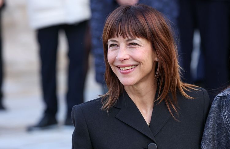 Sophie Marceau se confie sans tabou sur le célibat : « Les femmes savent très bien s’assumer seules »