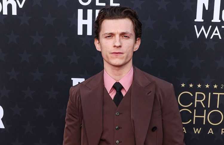 Tom Holland s’exprime sur sa sobriété : « Je buvais suffisamment pour gâcher ma journée du lendemain »