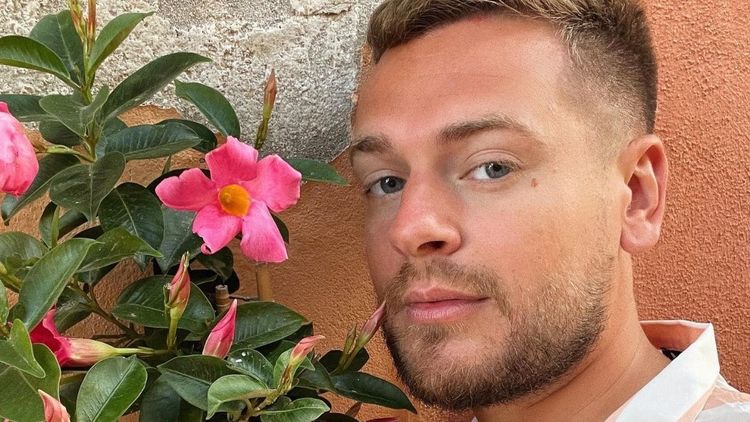 Jeremstar : harcelé par des journalistes après avoir balancé sur la politique