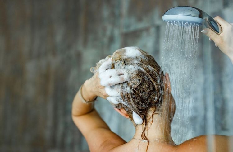Le test infaillible sous la douche pour savoir si vos cheveux sont bien lavés