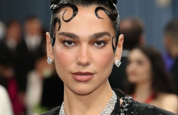 « Je me sens plus complète » : originaire du Kosovo, Dua Lipa obtient la citoyenneté